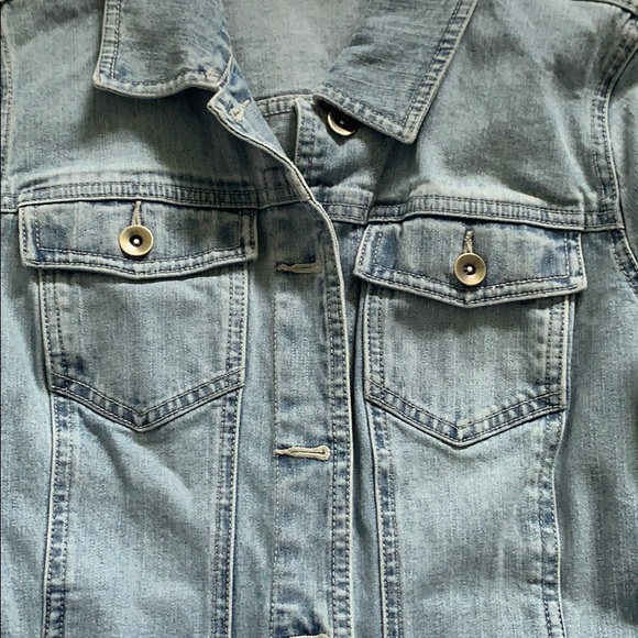 Jean jacket. - Picture 3 of 3